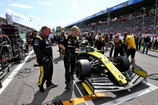 Nico Hulkenberg (GER) Renault F1 Team RS19 on the grid.
08.09.2019. Formula 1 World Championship, Rd 14, Italian Grand Prix, Monza, Italy, Race Day.
- www.xpbimages.com, EMail: requests@xpbimages.com - copy of publication required for printed pictures. Every used picture is fee-liable. © Copyright: Charniaux / XPB Images