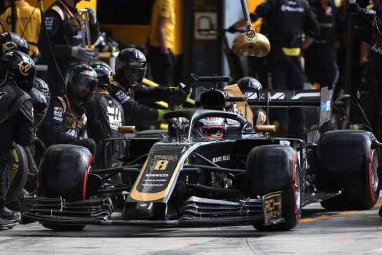 Romain Grosjean (FRA), Haas F1 Team during pitstop 
08.09.2019. Formula 1 World Championship, Rd 14, Italian Grand Prix, Monza, Italy, Race Day.
- www.xpbimages.com, EMail: requests@xpbimages.com - copy of publication required for printed pictures. Every used picture is fee-liable. © Copyright: Charniaux / XPB Images