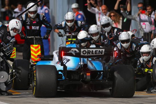 Robert Kubica (POL), Williams F1 Team during pitstop 
08.09.2019. Formula 1 World Championship, Rd 14, Italian Grand Prix, Monza, Italy, Race Day.
- www.xpbimages.com, EMail: requests@xpbimages.com - copy of publication required for printed pictures. Every used picture is fee-liable. © Copyright: Charniaux / XPB Images