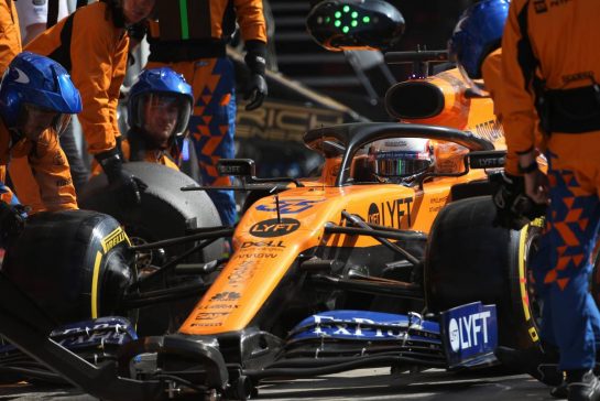 Carlos Sainz Jr (ESP), McLaren F1 Team during pitstop 
08.09.2019. Formula 1 World Championship, Rd 14, Italian Grand Prix, Monza, Italy, Race Day.
- www.xpbimages.com, EMail: requests@xpbimages.com - copy of publication required for printed pictures. Every used picture is fee-liable. © Copyright: Charniaux / XPB Images