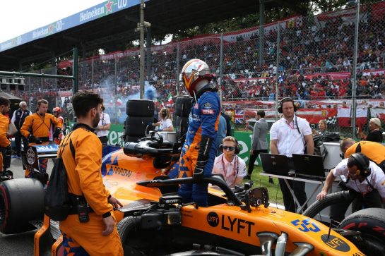 Carlos Sainz Jr (ESP) McLaren MCL34.
08.09.2019. Formula 1 World Championship, Rd 14, Italian Grand Prix, Monza, Italy, Race Day.
- www.xpbimages.com, EMail: requests@xpbimages.com - copy of publication required for printed pictures. Every used picture is fee-liable. © Copyright: Batchelor / XPB Images