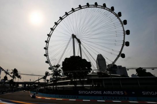 Circuit atmosphere - The Singapore Flyer.
19.09.2019. Formula 1 World Championship, Rd 15, Singapore Grand Prix, Marina Bay Street Circuit, Singapore, Preparation Day.
- www.xpbimages.com, EMail: requests@xpbimages.com - copy of publication required for printed pictures. Every used picture is fee-liable. © Copyright: Moy / XPB Images