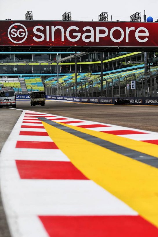 Circuit atmosphere - pit lane exit.
19.09.2019. Formula 1 World Championship, Rd 15, Singapore Grand Prix, Marina Bay Street Circuit, Singapore, Preparation Day.
- www.xpbimages.com, EMail: requests@xpbimages.com - copy of publication required for printed pictures. Every used picture is fee-liable. © Copyright: Moy / XPB Images