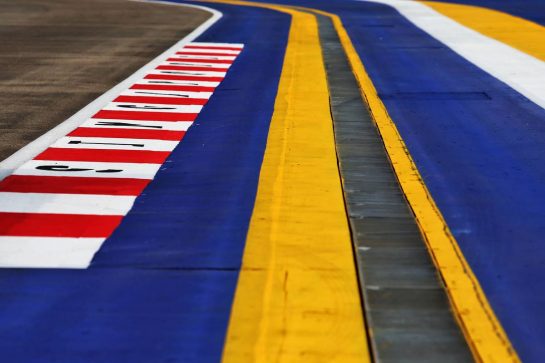 Circuit atmosphere - kerb detail.
19.09.2019. Formula 1 World Championship, Rd 15, Singapore Grand Prix, Marina Bay Street Circuit, Singapore, Preparation Day.
- www.xpbimages.com, EMail: requests@xpbimages.com - copy of publication required for printed pictures. Every used picture is fee-liable. © Copyright: Moy / XPB Images