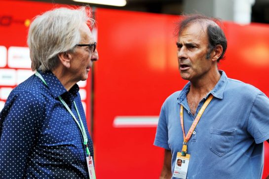 (L to R): Derek Bell (GBR) with Emanuele Pirro (ITA).
19.09.2019. Formula 1 World Championship, Rd 15, Singapore Grand Prix, Marina Bay Street Circuit, Singapore, Preparation Day.
- www.xpbimages.com, EMail: requests@xpbimages.com - copy of publication required for printed pictures. Every used picture is fee-liable. © Copyright: Moy / XPB Images