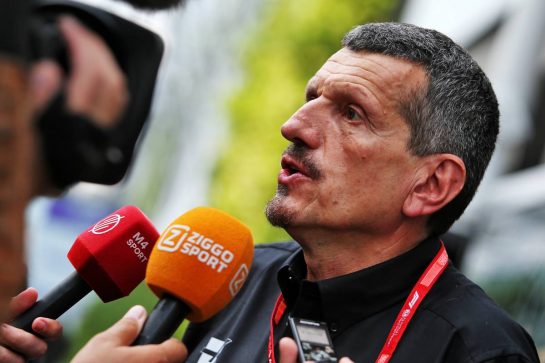 Guenther Steiner (ITA) Haas F1 Team Prinicipal with the media.
19.09.2019. Formula 1 World Championship, Rd 15, Singapore Grand Prix, Marina Bay Street Circuit, Singapore, Preparation Day.
- www.xpbimages.com, EMail: requests@xpbimages.com - copy of publication required for printed pictures. Every used picture is fee-liable. © Copyright: Moy / XPB Images