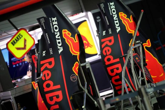 Red Bull Racing 
19.09.2019. Formula 1 World Championship, Rd 15, Singapore Grand Prix, Marina Bay Street Circuit, Singapore, Preparation Day.
- www.xpbimages.com, EMail: requests@xpbimages.com - copy of publication required for printed pictures. Every used picture is fee-liable. © Copyright: Charniaux / XPB Images