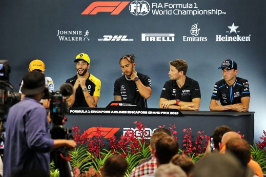 The FIA Press Conference (L to R): Lando Norris (GBR) McLaren; Daniel Ricciardo (AUS) Renault F1 Team; Lewis Hamilton (GBR) Mercedes AMG F1; Romain Grosjean (FRA) Haas F1 Team; and Robert Kubica (POL) Williams Racing.
19.09.2019. Formula 1 World Championship, Rd 15, Singapore Grand Prix, Marina Bay Street Circuit, Singapore, Preparation Day.
- www.xpbimages.com, EMail: requests@xpbimages.com - copy of publication required for printed pictures. Every used picture is fee-liable. © Copyright: Bearne / XPB Images