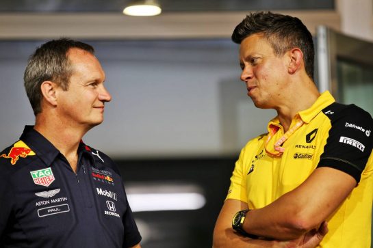 (L to R): Paul Monaghan (GBR) Red Bull Racing Chief Engineer with Marcin Budkowski (POL) Renault F1 Team Executive Director.
19.09.2019. Formula 1 World Championship, Rd 15, Singapore Grand Prix, Marina Bay Street Circuit, Singapore, Preparation Day.
- www.xpbimages.com, EMail: requests@xpbimages.com - copy of publication required for printed pictures. Every used picture is fee-liable. © Copyright: Batchelor / XPB Images