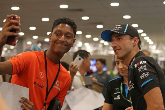 Robert Kubica (POL), Williams F1 Team 
19.09.2019. Formula 1 World Championship, Rd 15, Singapore Grand Prix, Marina Bay Street Circuit, Singapore, Preparation Day.
- www.xpbimages.com, EMail: requests@xpbimages.com - copy of publication required for printed pictures. Every used picture is fee-liable. © Copyright: Charniaux / XPB Images