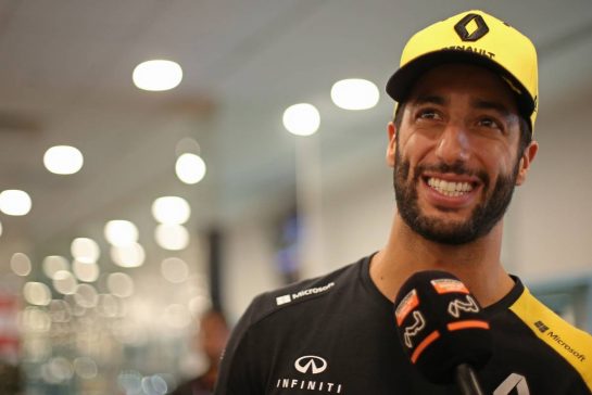 Daniel Ricciardo (AUS), Renault F1 Team 
19.09.2019. Formula 1 World Championship, Rd 15, Singapore Grand Prix, Marina Bay Street Circuit, Singapore, Preparation Day.
- www.xpbimages.com, EMail: requests@xpbimages.com - copy of publication required for printed pictures. Every used picture is fee-liable. © Copyright: Charniaux / XPB Images