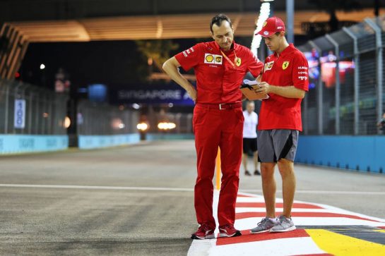 Sebastian Vettel (GER) Ferrari walks the circuit with Riccardo Adami (ITA) Ferrari Race Engineer.
19.09.2019. Formula 1 World Championship, Rd 15, Singapore Grand Prix, Marina Bay Street Circuit, Singapore, Preparation Day.
- www.xpbimages.com, EMail: requests@xpbimages.com - copy of publication required for printed pictures. Every used picture is fee-liable. © Copyright: Moy / XPB Images