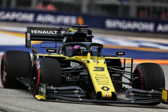 Daniel Ricciardo (AUS) Renault F1 Team RS19.
20.09.2019. Formula 1 World Championship, Rd 15, Singapore Grand Prix, Marina Bay Street Circuit, Singapore, Practice Day.
- www.xpbimages.com, EMail: requests@xpbimages.com - copy of publication required for printed pictures. Every used picture is fee-liable. © Copyright: Moy / XPB Images