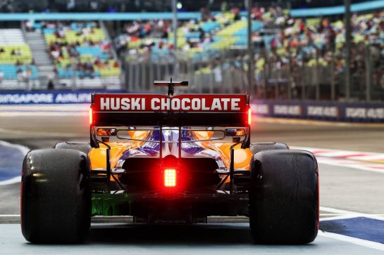 Carlos Sainz Jr (ESP) McLaren MCL34.
20.09.2019. Formula 1 World Championship, Rd 15, Singapore Grand Prix, Marina Bay Street Circuit, Singapore, Practice Day.
- www.xpbimages.com, EMail: requests@xpbimages.com - copy of publication required for printed pictures. Every used picture is fee-liable. © Copyright: Batchelor / XPB Images