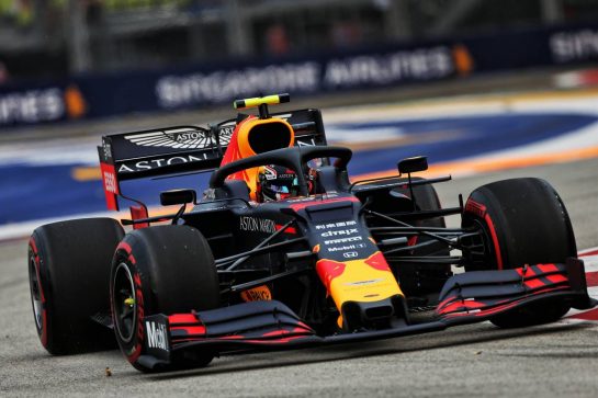 Alexander Albon (THA) Red Bull Racing RB15.
20.09.2019. Formula 1 World Championship, Rd 15, Singapore Grand Prix, Marina Bay Street Circuit, Singapore, Practice Day.
- www.xpbimages.com, EMail: requests@xpbimages.com - copy of publication required for printed pictures. Every used picture is fee-liable. © Copyright: Moy / XPB Images