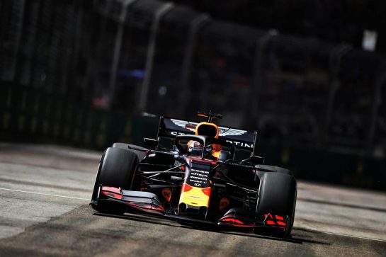 Max Verstappen (NLD) Red Bull Racing RB15.
20.09.2019. Formula 1 World Championship, Rd 15, Singapore Grand Prix, Marina Bay Street Circuit, Singapore, Practice Day.
- www.xpbimages.com, EMail: requests@xpbimages.com - copy of publication required for printed pictures. Every used picture is fee-liable. © Copyright: Dungan / XPB Images