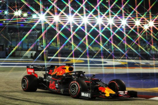 Max Verstappen (NLD) Red Bull Racing RB15.
20.09.2019. Formula 1 World Championship, Rd 15, Singapore Grand Prix, Marina Bay Street Circuit, Singapore, Practice Day.
- www.xpbimages.com, EMail: requests@xpbimages.com - copy of publication required for printed pictures. Every used picture is fee-liable. © Copyright: Moy / XPB Images