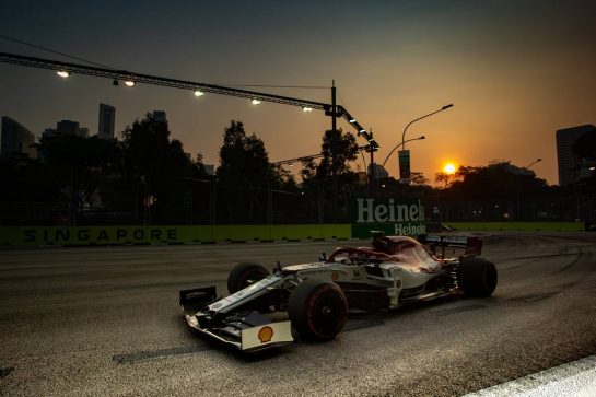 Antonio Giovinazzi (ITA) Alfa Romeo Racing C38.
21.09.2019. Formula 1 World Championship, Rd 15, Singapore Grand Prix, Marina Bay Street Circuit, Singapore, Qualifying Day.
- www.xpbimages.com, EMail: requests@xpbimages.com - copy of publication required for printed pictures. Every used picture is fee-liable. © Copyright: Bearne / XPB Images
