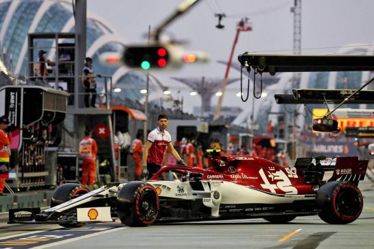 Antonio Giovinazzi (ITA) Alfa Romeo Racing C38.
21.09.2019. Formula 1 World Championship, Rd 15, Singapore Grand Prix, Marina Bay Street Circuit, Singapore, Qualifying Day.
- www.xpbimages.com, EMail: requests@xpbimages.com - copy of publication required for printed pictures. Every used picture is fee-liable. © Copyright: Photo4 / XPB Images