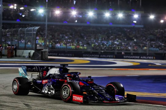 Daniil Kvyat (RUS) Scuderia Toro Rosso STR14.
21.09.2019. Formula 1 World Championship, Rd 15, Singapore Grand Prix, Marina Bay Street Circuit, Singapore, Qualifying Day.
- www.xpbimages.com, EMail: requests@xpbimages.com - copy of publication required for printed pictures. Every used picture is fee-liable. © Copyright: Moy / XPB Images