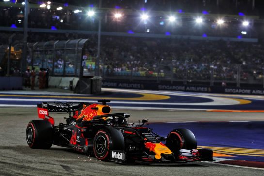 Max Verstappen (NLD) Red Bull Racing RB15.
21.09.2019. Formula 1 World Championship, Rd 15, Singapore Grand Prix, Marina Bay Street Circuit, Singapore, Qualifying Day.
- www.xpbimages.com, EMail: requests@xpbimages.com - copy of publication required for printed pictures. Every used picture is fee-liable. © Copyright: Moy / XPB Images