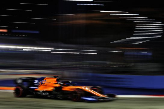 Carlos Sainz Jr (ESP) McLaren MCL34.
21.09.2019. Formula 1 World Championship, Rd 15, Singapore Grand Prix, Marina Bay Street Circuit, Singapore, Qualifying Day.
- www.xpbimages.com, EMail: requests@xpbimages.com - copy of publication required for printed pictures. Every used picture is fee-liable. © Copyright: Moy / XPB Images