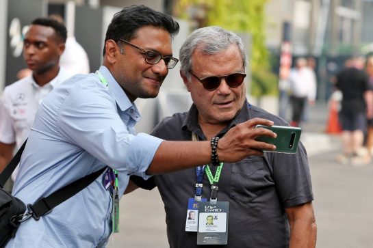 Sir Martin Sorrell (GBR) (Right).
22.09.2019. Formula 1 World Championship, Rd 15, Singapore Grand Prix, Marina Bay Street Circuit, Singapore, Race Day.
- www.xpbimages.com, EMail: requests@xpbimages.com - copy of publication required for printed pictures. Every used picture is fee-liable. © Copyright: Moy / XPB Images