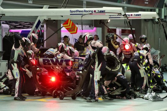 Lance Stroll (CDN) Racing Point F1 Team RP19 makes a pit stop.
22.09.2019. Formula 1 World Championship, Rd 15, Singapore Grand Prix, Marina Bay Street Circuit, Singapore, Race Day.
- www.xpbimages.com, EMail: requests@xpbimages.com - copy of publication required for printed pictures. Every used picture is fee-liable. © Copyright: Batchelor / XPB Images