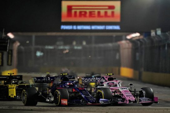 Pierre Gasly (FRA) Scuderia Toro Rosso STR14 and Lance Stroll (CDN) Racing Point F1 Team RP19 battle for position.                               
22.09.2019. Formula 1 World Championship, Rd 15, Singapore Grand Prix, Marina Bay Street Circuit, Singapore, Race Day.
 - www.xpbimages.com, EMail: requests@xpbimages.com - copy of publication required for printed pictures. Every used picture is fee-liable. © Copyright: Dungan / XPB Images