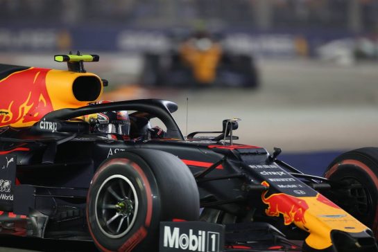 Alexander Albon (THA), Red Bull Racing 
22.09.2019. Formula 1 World Championship, Rd 15, Singapore Grand Prix, Marina Bay Street Circuit, Singapore, Race Day.
- www.xpbimages.com, EMail: requests@xpbimages.com - copy of publication required for printed pictures. Every used picture is fee-liable. © Copyright: Charniaux / XPB Images
