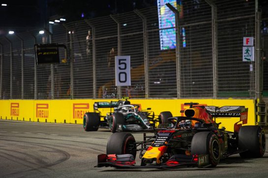 Max Verstappen (NLD) Red Bull Racing RB15.
22.09.2019. Formula 1 World Championship, Rd 15, Singapore Grand Prix, Marina Bay Street Circuit, Singapore, Race Day.
- www.xpbimages.com, EMail: requests@xpbimages.com - copy of publication required for printed pictures. Every used picture is fee-liable. © Copyright: Bearne / XPB Images