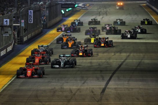 Charles Leclerc (MON) Ferrari SF90 leads at the start of the race.
22.09.2019. Formula 1 World Championship, Rd 15, Singapore Grand Prix, Marina Bay Street Circuit, Singapore, Race Day.
- www.xpbimages.com, EMail: requests@xpbimages.com - copy of publication required for printed pictures. Every used picture is fee-liable. © Copyright: Batchelor / XPB Images