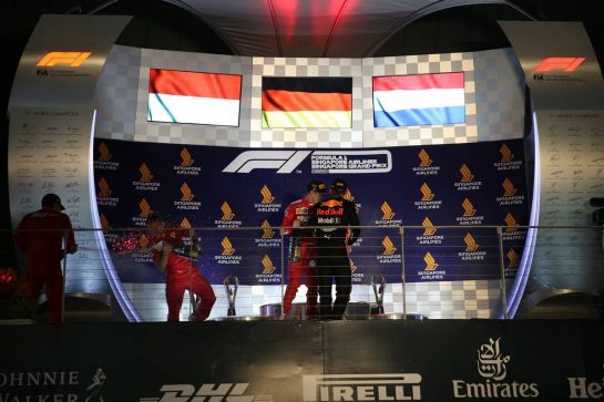 1st place Sebastian Vettel (GER) Ferrari SF90, 2nd place Charles Leclerc (MON) Ferrari SF90 and 3rd place Max Verstappen (NLD) Red Bull Racing RB15. 
22.09.2019. Formula 1 World Championship, Rd 15, Singapore Grand Prix, Marina Bay Street Circuit, Singapore, Race Day.
- www.xpbimages.com, EMail: requests@xpbimages.com - copy of publication required for printed pictures. Every used picture is fee-liable. © Copyright: Batchelor / XPB Images
