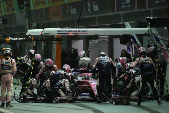Sergio Perez (MEX) Racing Point F1 Team RP19 pit stop.
22.09.2019. Formula 1 World Championship, Rd 15, Singapore Grand Prix, Marina Bay Street Circuit, Singapore, Race Day.
- www.xpbimages.com, EMail: requests@xpbimages.com - copy of publication required for printed pictures. Every used picture is fee-liable. © Copyright: Batchelor / XPB Images