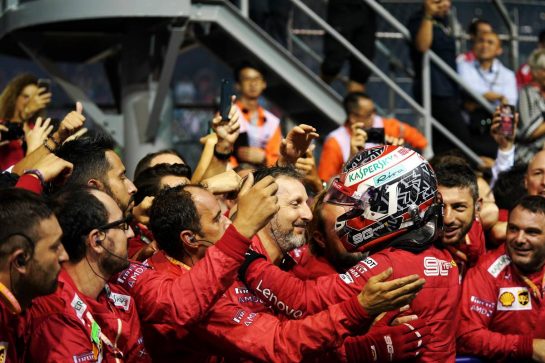 Charles Leclerc (MON) Ferrari celebrates his second position with the team in parc ferme.
22.09.2019. Formula 1 World Championship, Rd 15, Singapore Grand Prix, Marina Bay Street Circuit, Singapore, Race Day.
- www.xpbimages.com, EMail: requests@xpbimages.com - copy of publication required for printed pictures. Every used picture is fee-liable. © Copyright: Dungan / XPB Images