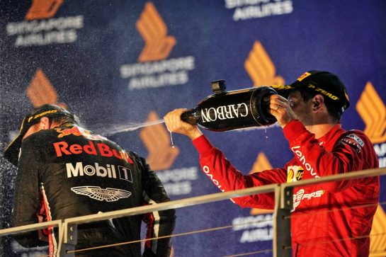 (L to R): Max Verstappen (NLD) Red Bull Racing celebrates his third position on the podium with second placed Charles Leclerc (MON) Ferrari.
22.09.2019. Formula 1 World Championship, Rd 15, Singapore Grand Prix, Marina Bay Street Circuit, Singapore, Race Day.
- www.xpbimages.com, EMail: requests@xpbimages.com - copy of publication required for printed pictures. Every used picture is fee-liable. © Copyright: Dungan / XPB Images