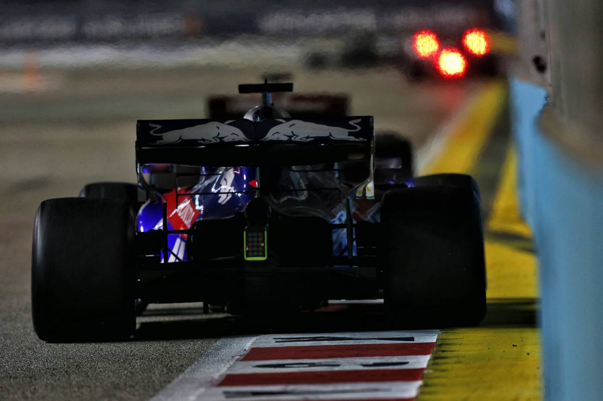 Daniil Kvyat (RUS) Scuderia Toro Rosso STR14.