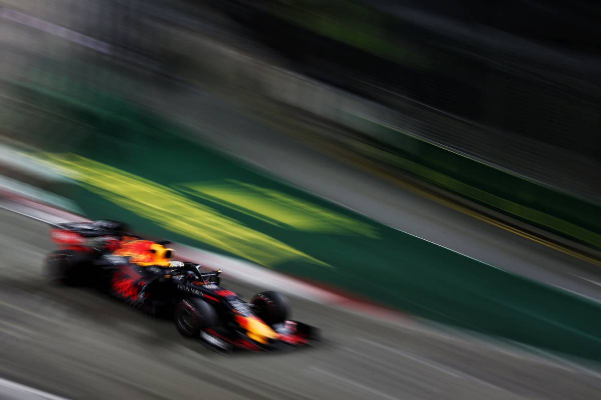 Max Verstappen (NLD) Red Bull Racing RB15.