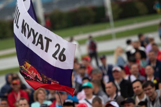 Daniil Kvyat (RUS) Scuderia Toro Rosso fans and flag.
26.09.2019. Formula 1 World Championship, Rd 16, Russian Grand Prix, Sochi Autodrom, Sochi, Russia, Preparation Day.
- www.xpbimages.com, EMail: requests@xpbimages.com - copy of publication required for printed pictures. Every used picture is fee-liable. © Copyright: Bearne / XPB Images
