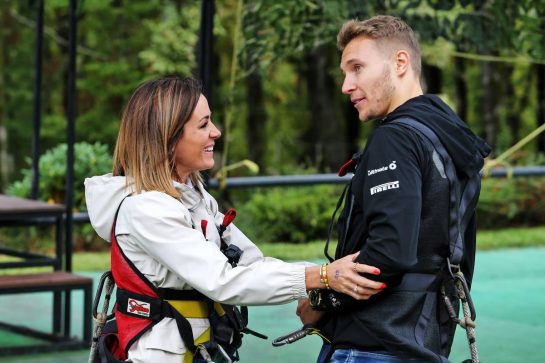 Natalie Pinkham (GBR) Sky Sports Presenter with Sergey Sirotkin (RUS) Renault F1 Team Reserve Driver - Skypark.
26.09.2019. Formula 1 World Championship, Rd 16, Russian Grand Prix, Sochi Autodrom, Sochi, Russia, Preparation Day.
- www.xpbimages.com, EMail: requests@xpbimages.com - copy of publication required for printed pictures. Every used picture is fee-liable. © Copyright: Moy / XPB Images