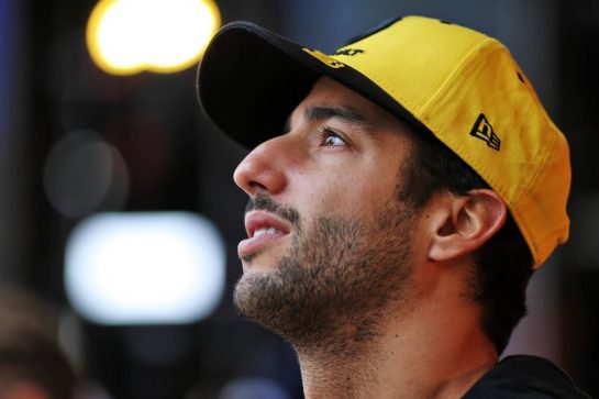 Daniel Ricciardo (AUS) Renault F1 Team at the Fanzone.
26.09.2019. Formula 1 World Championship, Rd 16, Russian Grand Prix, Sochi Autodrom, Sochi, Russia, Preparation Day.
- www.xpbimages.com, EMail: requests@xpbimages.com - copy of publication required for printed pictures. Every used picture is fee-liable. © Copyright: Filipe / XPB Images