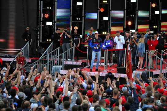 Daniil Kvyat (RUS) Scuderia Toro Rosso at the Fanzone.
26.09.2019. Formula 1 World Championship, Rd 16, Russian Grand Prix, Sochi Autodrom, Sochi, Russia, Preparation Day.
- www.xpbimages.com, EMail: requests@xpbimages.com - copy of publication required for printed pictures. Every used picture is fee-liable. © Copyright: Filipe / XPB Images