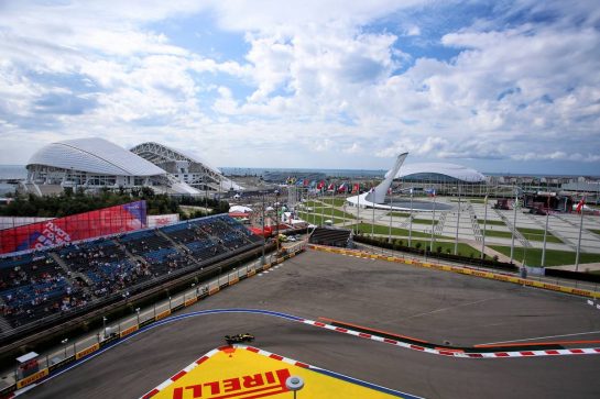 Daniel Ricciardo (AUS) Renault F1 Team RS19.
28.09.2019. Formula 1 World Championship, Rd 16, Russian Grand Prix, Sochi Autodrom, Sochi, Russia, Qualifying Day.
- www.xpbimages.com, EMail: requests@xpbimages.com - copy of publication required for printed pictures. Every used picture is fee-liable. © Copyright: Filipe / XPB Images