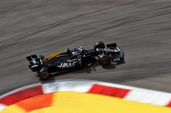 Romain Grosjean (FRA) Haas F1 Team VF-19.
28.09.2019. Formula 1 World Championship, Rd 16, Russian Grand Prix, Sochi Autodrom, Sochi, Russia, Qualifying Day.
- www.xpbimages.com, EMail: requests@xpbimages.com - copy of publication required for printed pictures. Every used picture is fee-liable. © Copyright: Filipe / XPB Images