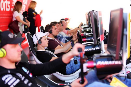 Circuit atmosphere - Fanzone.
29.09.2019. Formula 1 World Championship, Rd 16, Russian Grand Prix, Sochi Autodrom, Sochi, Russia, Race Day.
- www.xpbimages.com, EMail: requests@xpbimages.com - copy of publication required for printed pictures. Every used picture is fee-liable. © Copyright: Filipe / XPB Images