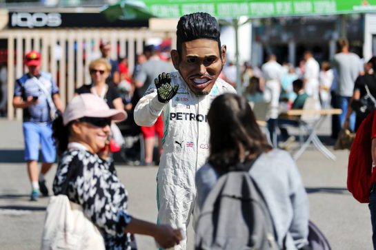 Circuit atmosphere - Fanzone.
29.09.2019. Formula 1 World Championship, Rd 16, Russian Grand Prix, Sochi Autodrom, Sochi, Russia, Race Day.
- www.xpbimages.com, EMail: requests@xpbimages.com - copy of publication required for printed pictures. Every used picture is fee-liable. © Copyright: Filipe / XPB Images