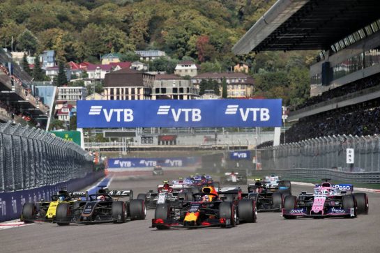 Max Verstappen (NLD) Red Bull Racing RB15 at the start of the race.
29.09.2019. Formula 1 World Championship, Rd 16, Russian Grand Prix, Sochi Autodrom, Sochi, Russia, Race Day.
- www.xpbimages.com, EMail: requests@xpbimages.com - copy of publication required for printed pictures. Every used picture is fee-liable. © Copyright: Batchelor / XPB Images