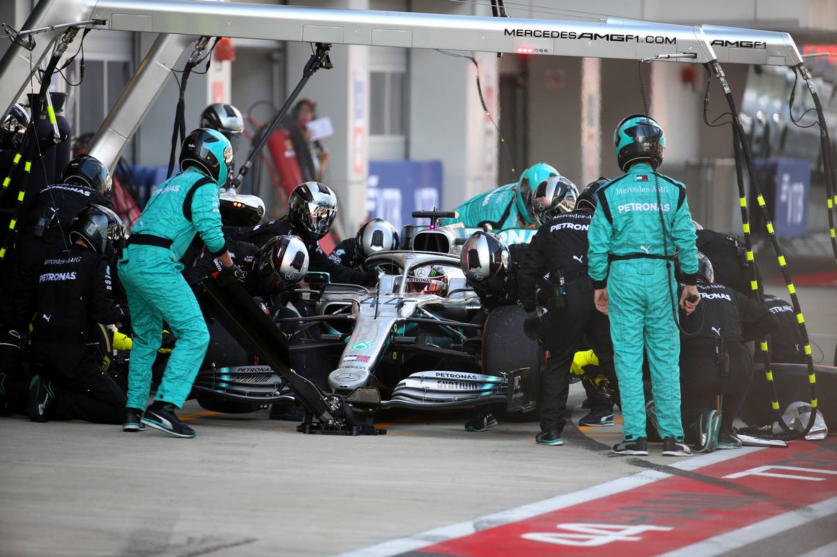 Lewis Hamilton (GBR) Mercedes AMG F1 W10 pit stop.