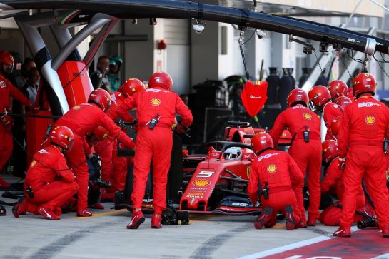 Sebastian Vettel (GER) Ferrari SF90 pit stop.
29.09.2019. Formula 1 World Championship, Rd 16, Russian Grand Prix, Sochi Autodrom, Sochi, Russia, Race Day.
- www.xpbimages.com, EMail: requests@xpbimages.com - copy of publication required for printed pictures. Every used picture is fee-liable. © Copyright: Batchelor / XPB Images