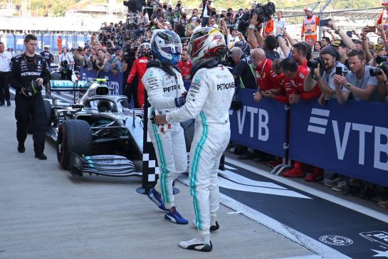 Valtteri Bottas (FIN), Mercedes AMG F1 and Lewis Hamilton (GBR), Mercedes AMG F1  
29.09.2019. Formula 1 World Championship, Rd 16, Russian Grand Prix, Sochi Autodrom, Sochi, Russia, Race Day.
- www.xpbimages.com, EMail: requests@xpbimages.com - copy of publication required for printed pictures. Every used picture is fee-liable. © Copyright: Charniaux / XPB Images